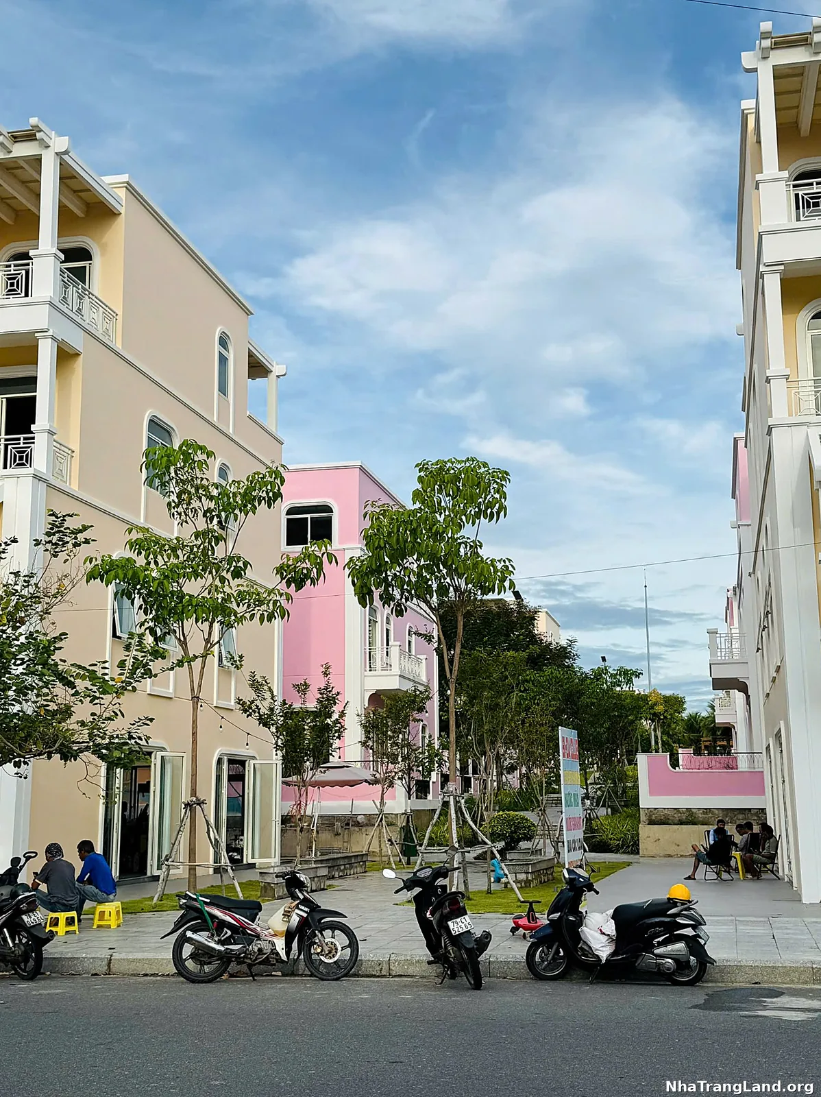 Shophouse kinh doanh cafe xe máy Para Sol