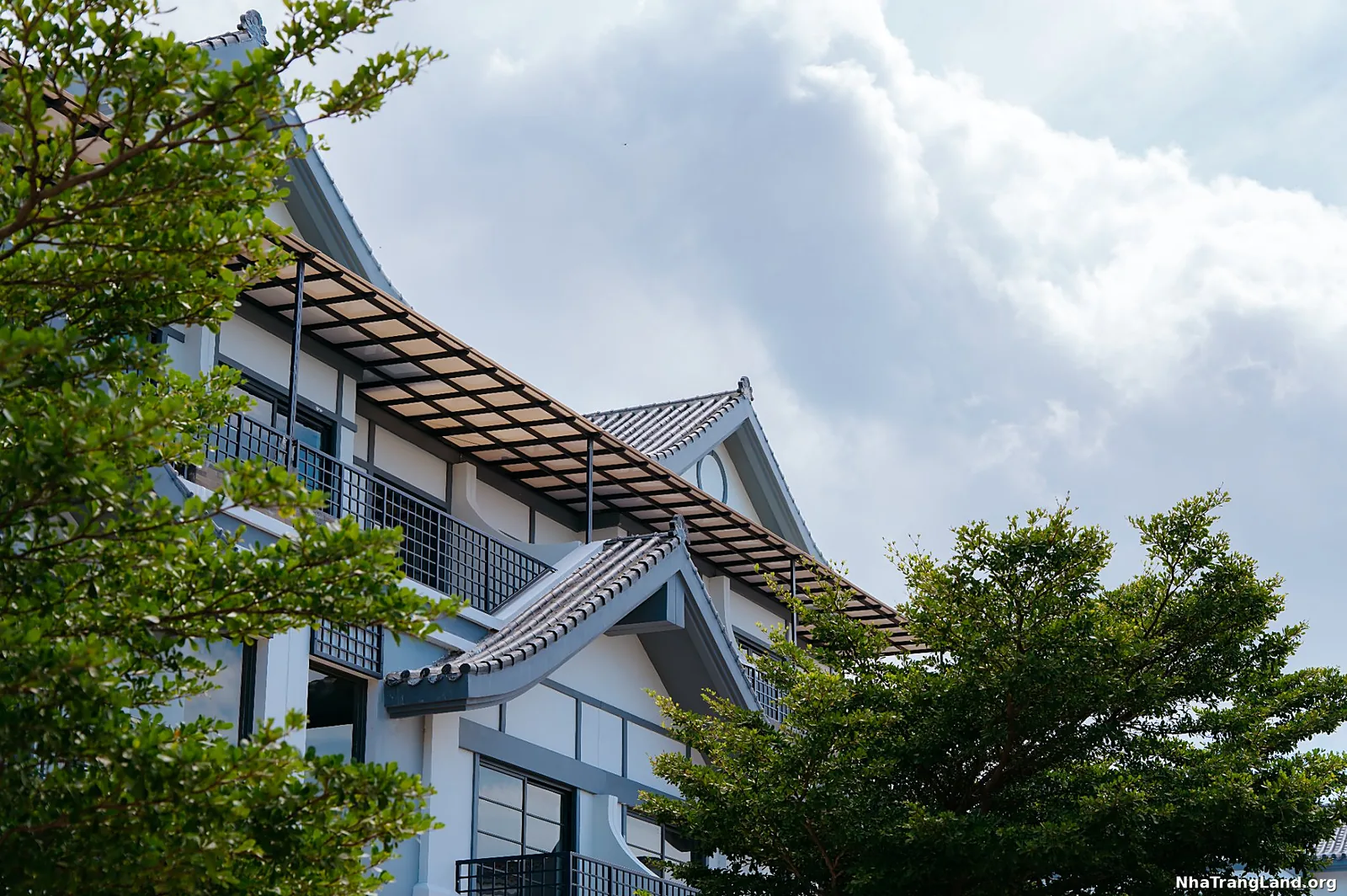 Nikko Park Para Sol mái ngói Nhật Bản
